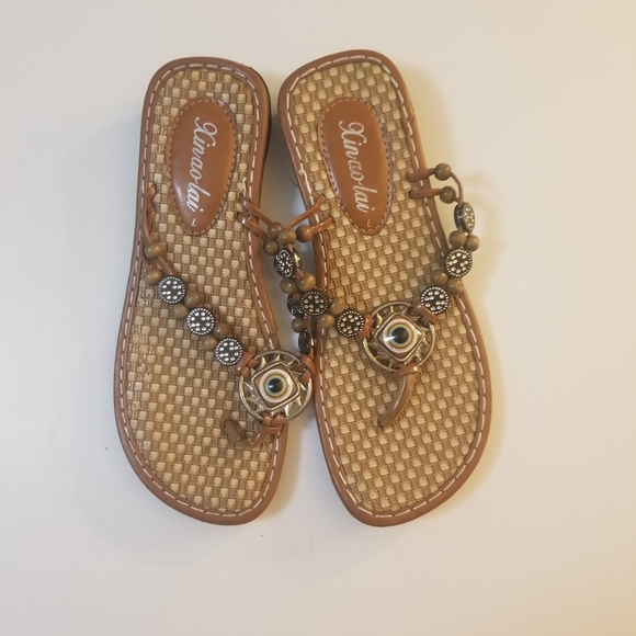 Sandals for woman.  Size: 7. - Picture 4 of 6